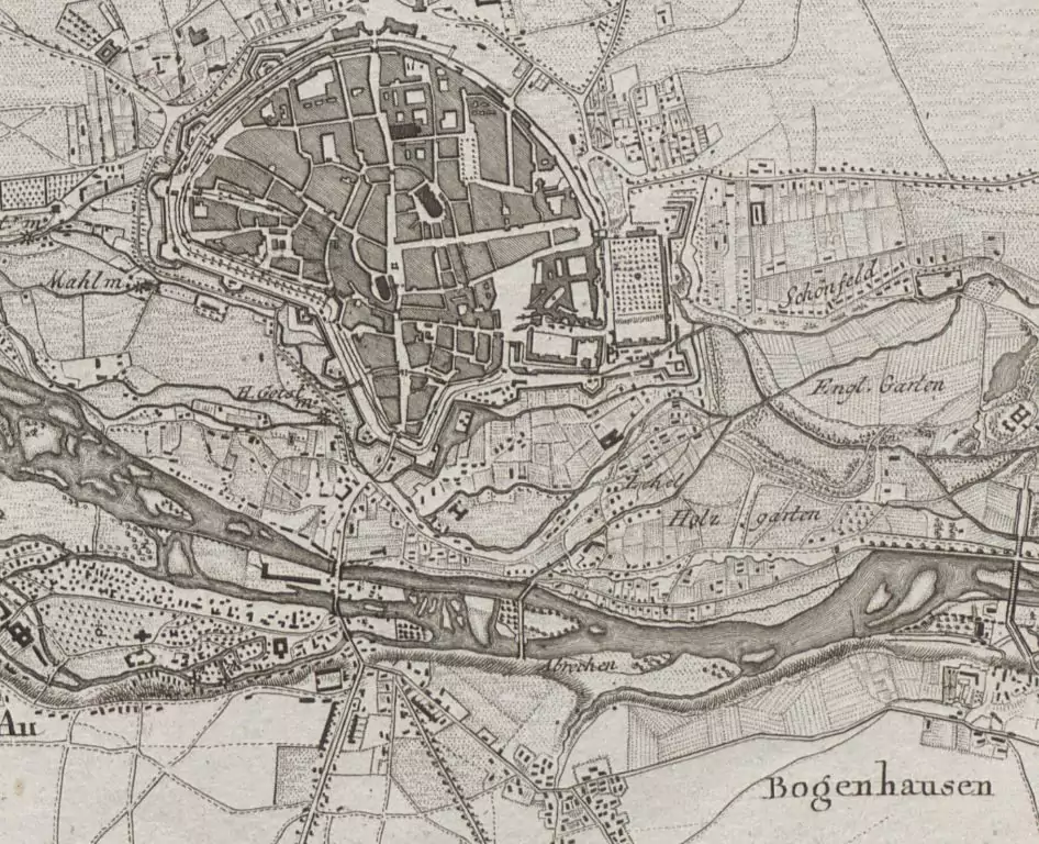 Historische Schwarz-Weiß-Karte, die den Stadtgrundriss mit Straßen, Flüssen und beschrifteten Gebieten wie Bogenhausen, Au, Trift und Engl. Garten zeigt. Gebäude und Befestigungen sind im Detail dargestellt.