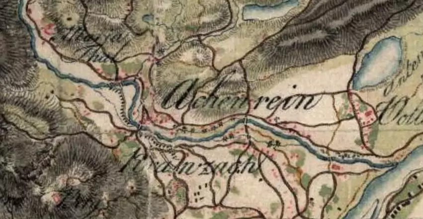 Ein alter, handgezeichneter Kartenausschnitt mit Flüssen, Hügeln und beschrifteten Gebieten mit kursivem Text im alten Stil.