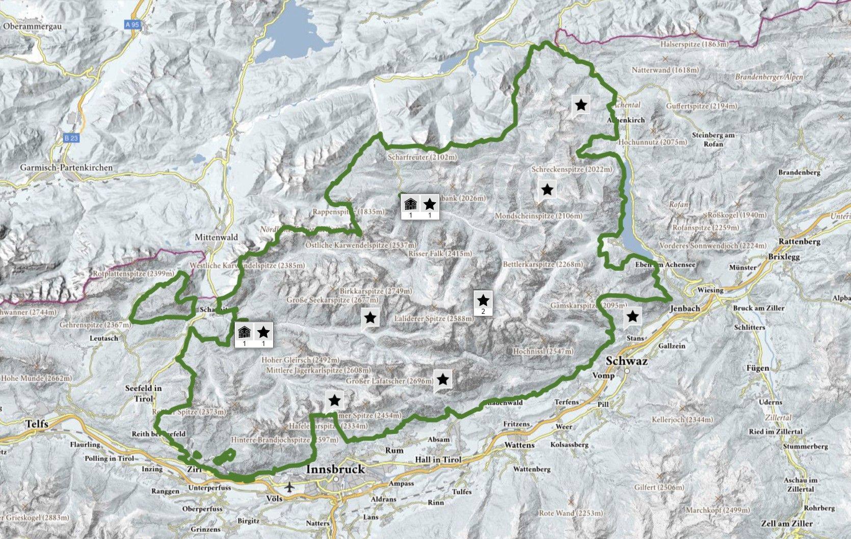 Eine topografische Karte, die eine grün umrandete Route um Innsbruck, Österreich, zeigt, mit Stern- und Haussymbolen, die verschiedene Orte im Naturpark-Ideal markieren, die man über die interaktive Karte online erkunden kann.