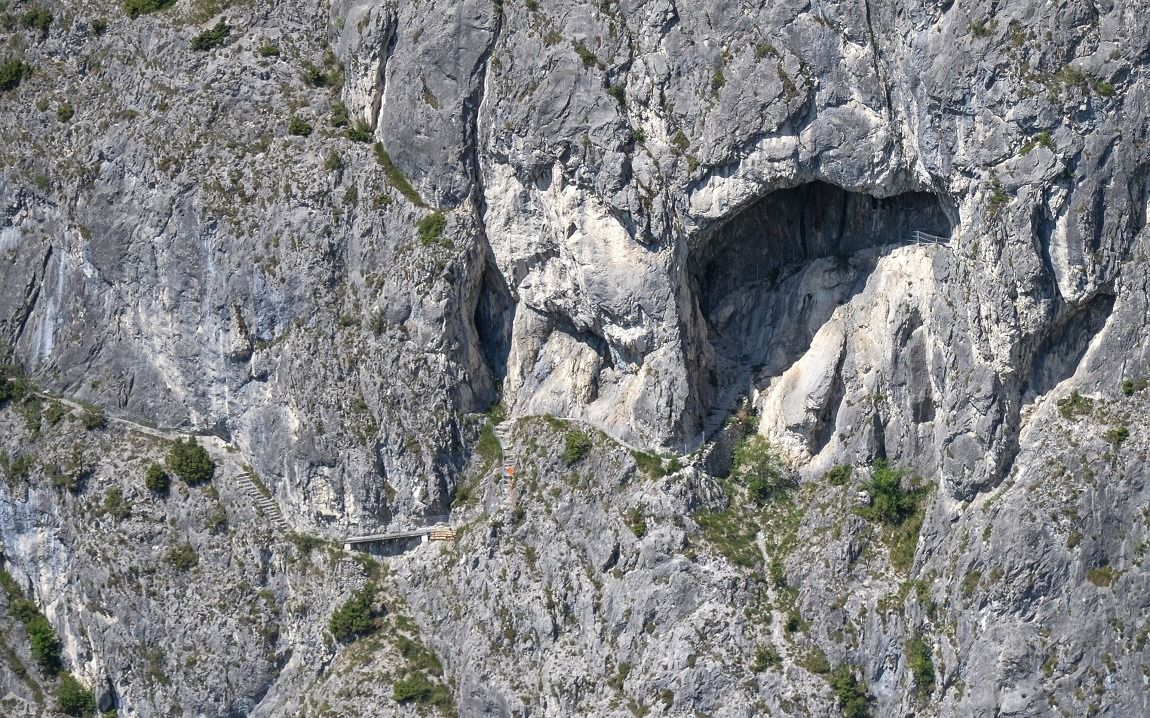 Blick auf die Martinswand und Kaiser-Max-Grottebei Zirl