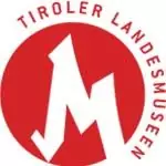 Rotes, kreisförmiges Logo mit einem weißen, stilisierten "M" in der Mitte und dem um den Rand geschwungenen Text "TIROLER LANDESMUSEEN", der einen stolzen Partner des kulturellen Erbes darstellt.