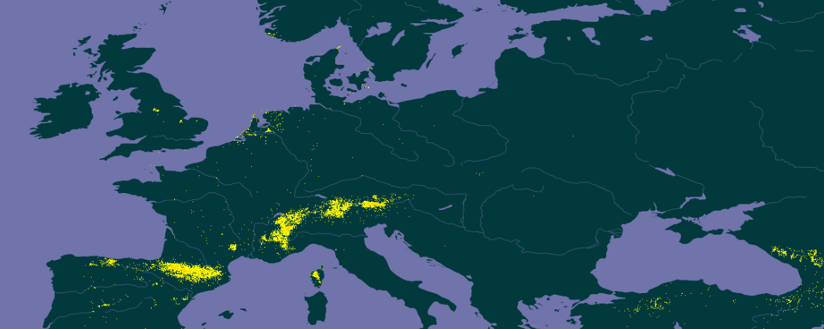 Eine Europakarte mit gelben Punkten, die für Bartgeier-Sichtungen stehen und sich vor allem in den Alpen, den Pyrenäen und Norditalien befinden, vor einem dunkelgrünen und violetten Hintergrund.
