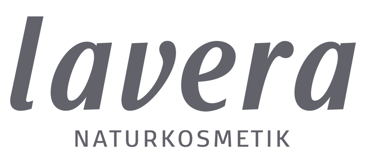 Das Bild zeigt das "lavera"-Logo in grauer Schrift, darunter steht in Großbuchstaben "NATURKOSMETIK", alles auf hellem Hintergrund - ideal für die Präsentation auf einer Freiwilligen Plattform.