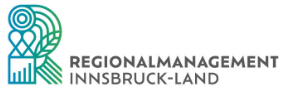 Logo für das Regionalmanagement Innsbruck-Land mit einem stilisierten „R“, das abstrakte Linien, Stecknadeln und ein Balkendiagramm enthält – als Symbol für regionale Vernetzung und Wachstum. Der Text neben der Grafik ist in Großbuchstaben gehalten. Das Design lässt sich subtil vom kreativen Geist eines Alpenblumen-Malworkshops inspirieren und verbindet lokalen Charakter mit moderner Professionalität.